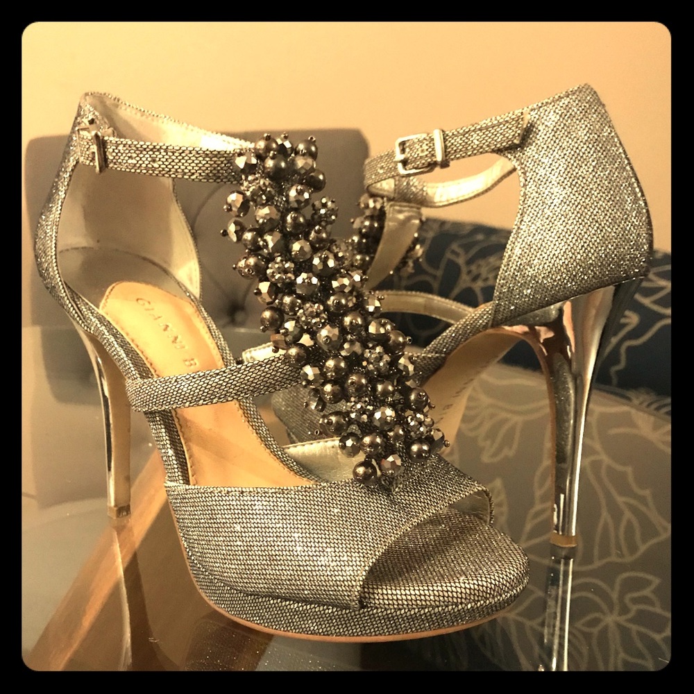 Perfect Sz 6 Gianni Bini Silver Holiday Heels!!!!